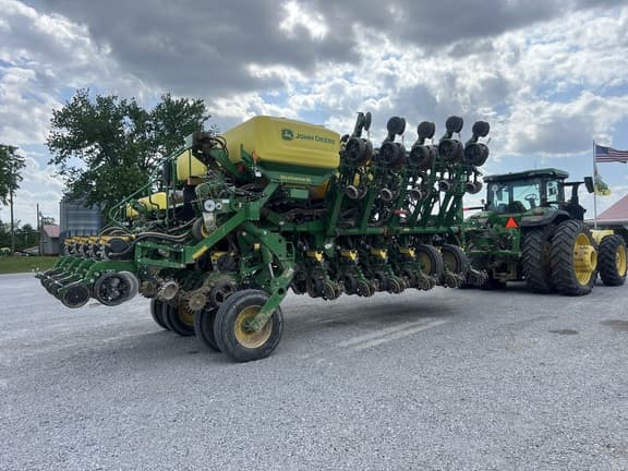 Image of John Deere 1795 equipment image 2