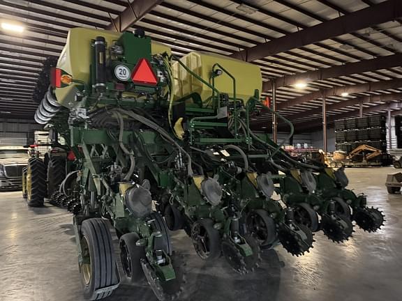 Image of John Deere 1795 equipment image 4