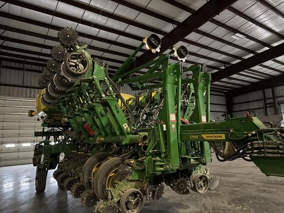 Image of John Deere 1795 equipment image 3