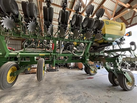 Image of John Deere 1795 equipment image 1