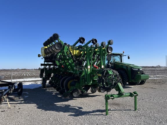 Image of John Deere 1795 equipment image 2