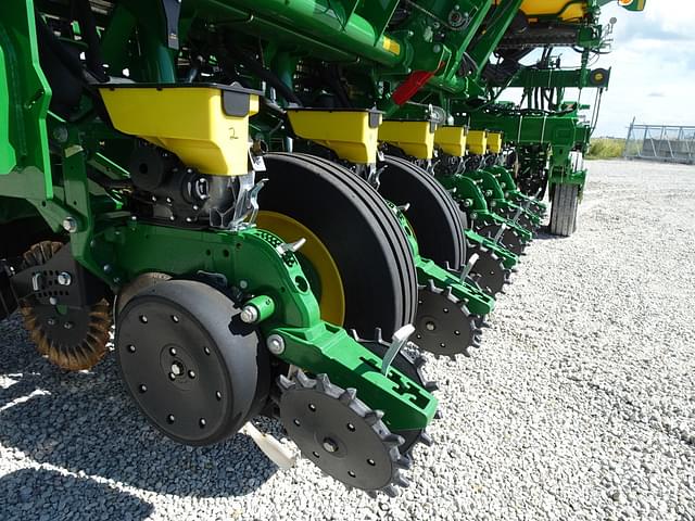 Image of John Deere 1795 equipment image 2