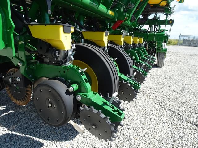 Image of John Deere 1795 equipment image 2