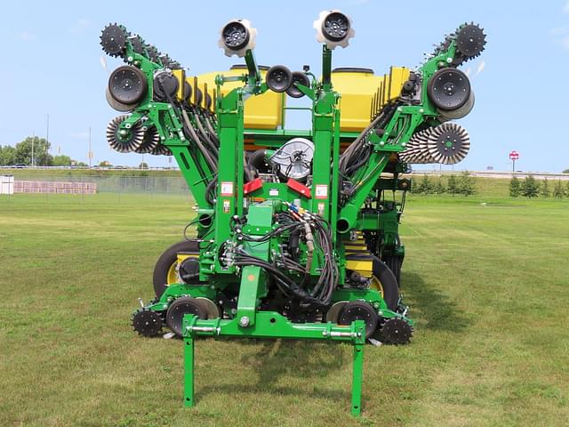 Image of John Deere 1795 equipment image 2