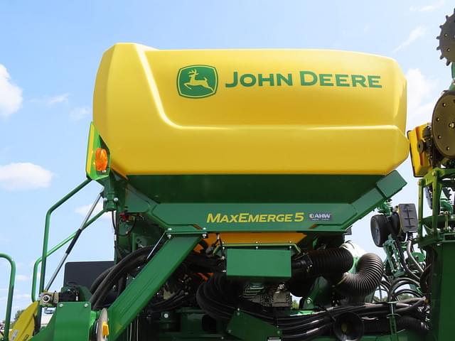 Image of John Deere 1795 equipment image 4