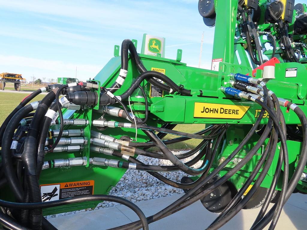 Image of John Deere 1795 Primary image