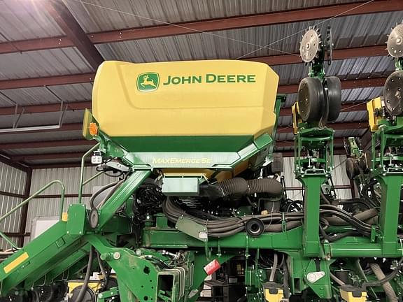 Image of John Deere 1795 equipment image 4