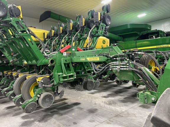 Image of John Deere 1795 equipment image 2