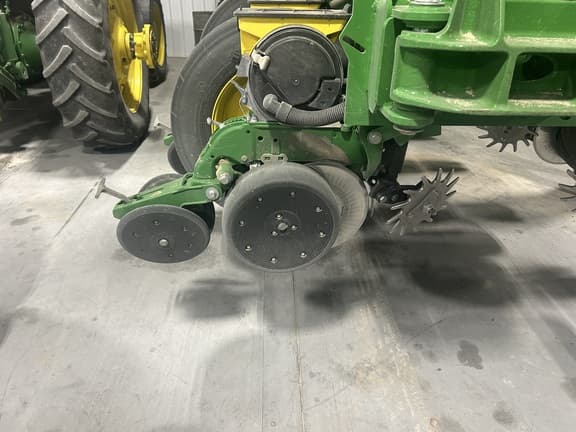 Image of John Deere 1795 equipment image 3