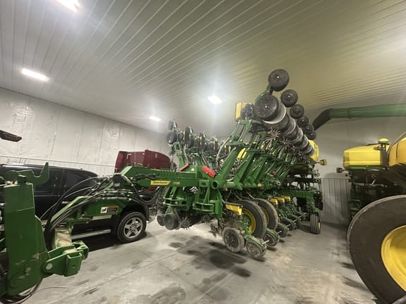 2024 John Deere 1795 Equipment Image0