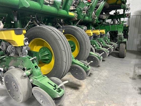 Image of John Deere 1795 equipment image 4