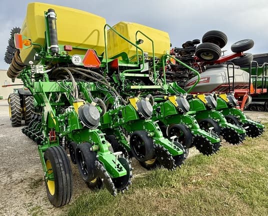 Image of John Deere 1795 equipment image 3