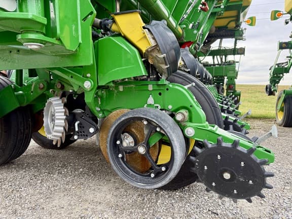 Image of John Deere 1795 equipment image 4