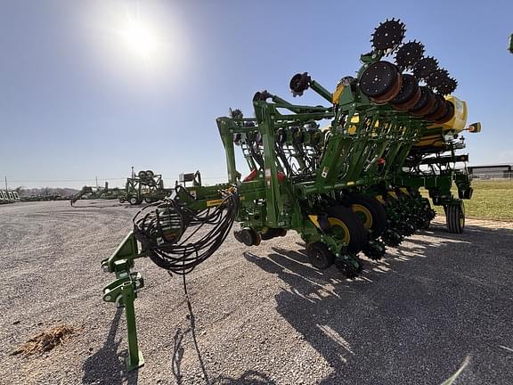 Image of John Deere 1795 equipment image 1