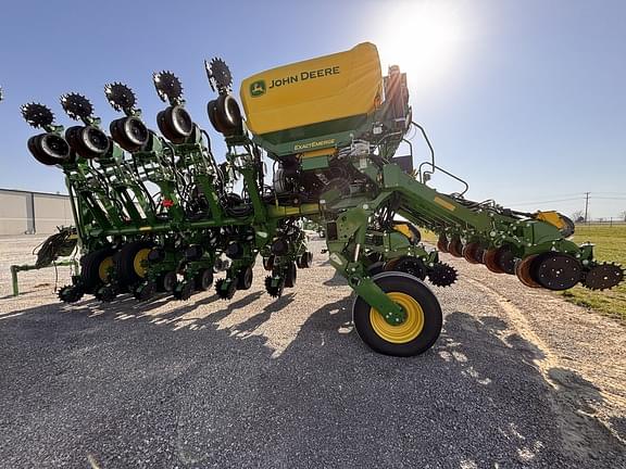 Image of John Deere 1795 equipment image 1