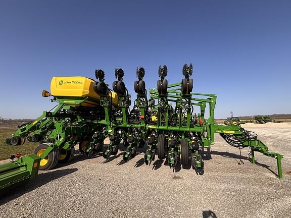 Image of John Deere 1795 equipment image 2