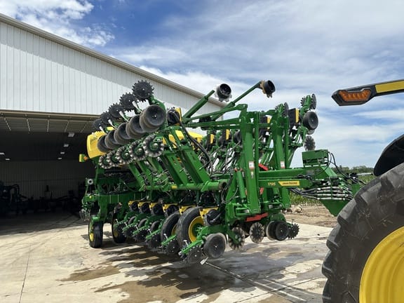 2024 John Deere 1795 Equipment Image0