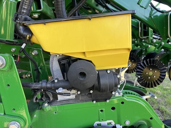 Image of John Deere 1795 equipment image 2