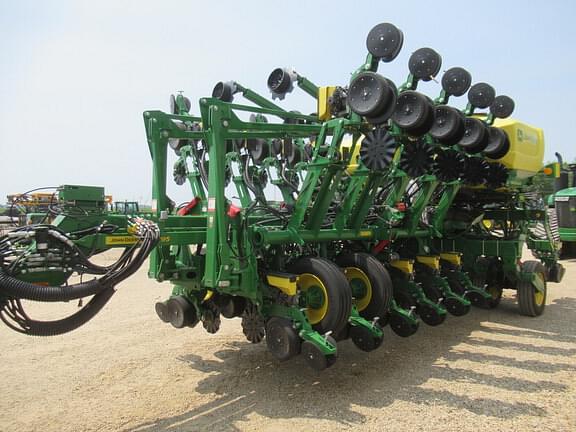 Image of John Deere 1795 equipment image 4
