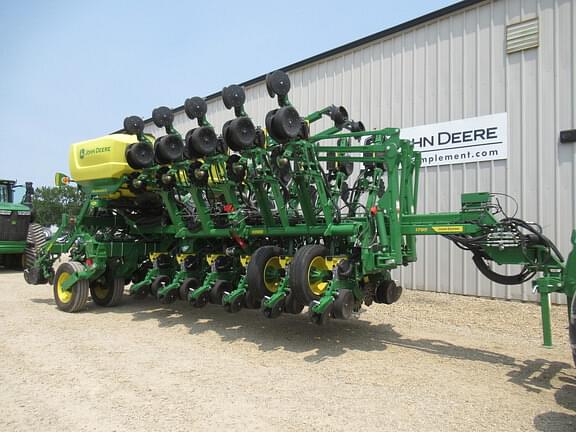 Image of John Deere 1795 equipment image 1