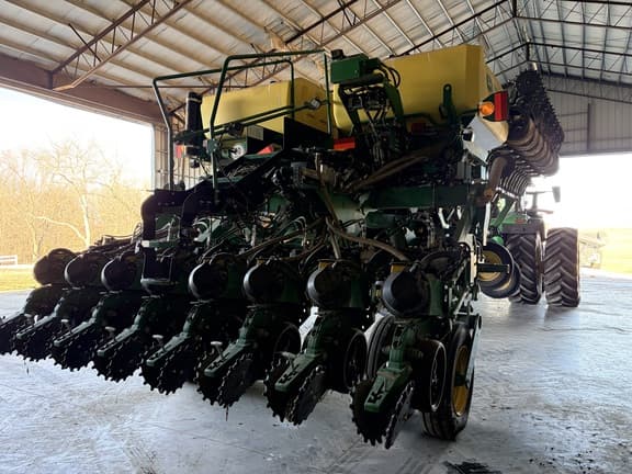 Image of John Deere 1795 equipment image 3