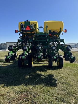 Image of John Deere 1795 equipment image 3