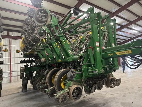 Image of John Deere 1795 equipment image 3
