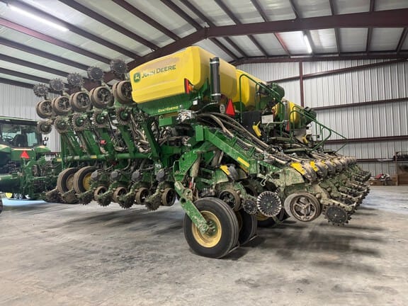 2024 John Deere 1795 Equipment Image0