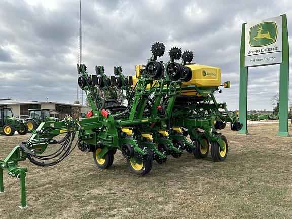 Image of John Deere 1795 equipment image 1