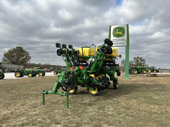 Image of John Deere 1795 equipment image 1