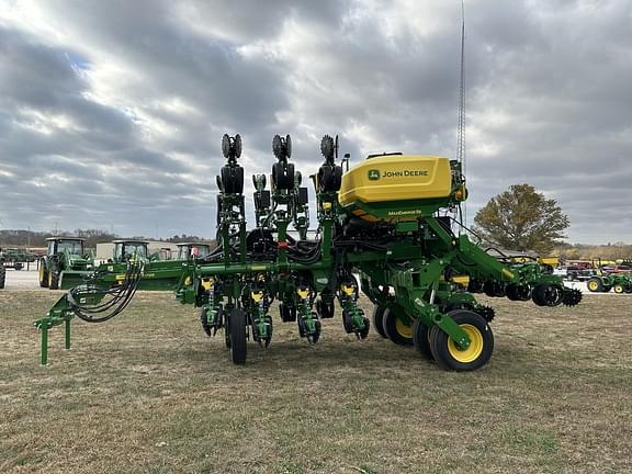 Image of John Deere 1795 equipment image 4