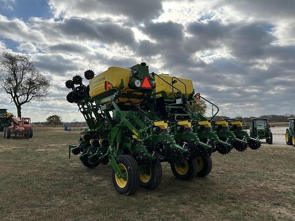 Image of John Deere 1795 equipment image 2