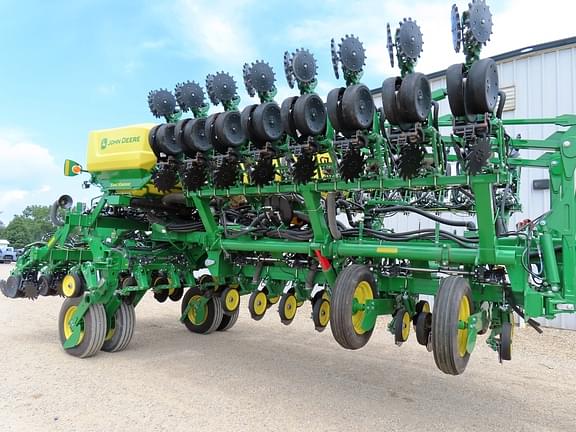 Image of John Deere 1795 equipment image 3