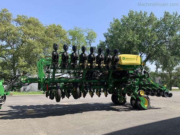 Image of John Deere 1795 equipment image 1