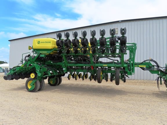 2024 John Deere 1795 Equipment Image0