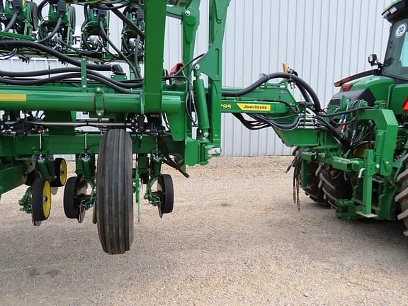 Image of John Deere 1795 equipment image 4