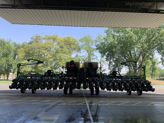 Image of John Deere 1795 equipment image 4