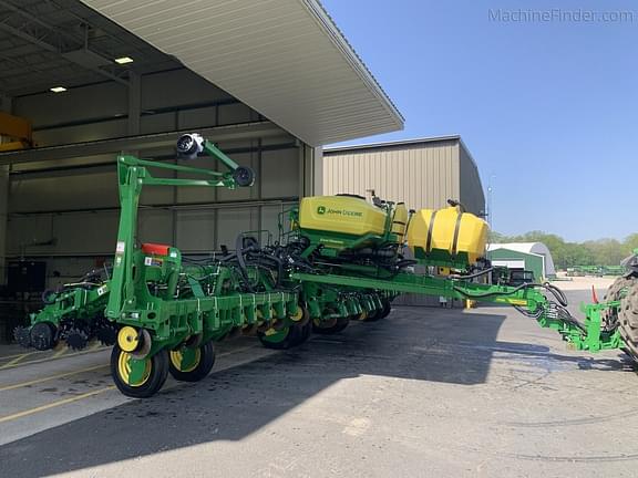 Image of John Deere 1795 equipment image 2