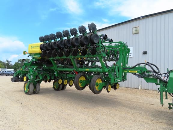 Image of John Deere 1795 equipment image 2