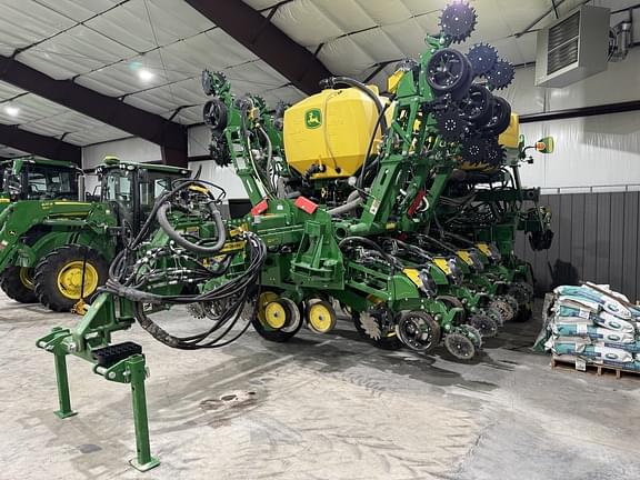 Image of John Deere 1795 equipment image 2