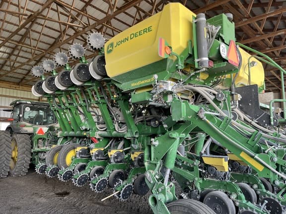 Image of John Deere 1795 equipment image 2