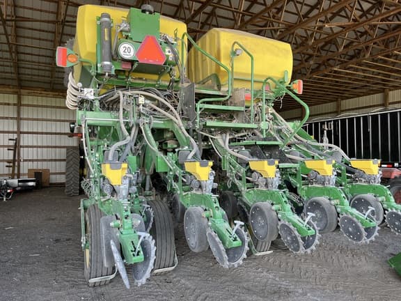 Image of John Deere 1795 equipment image 3