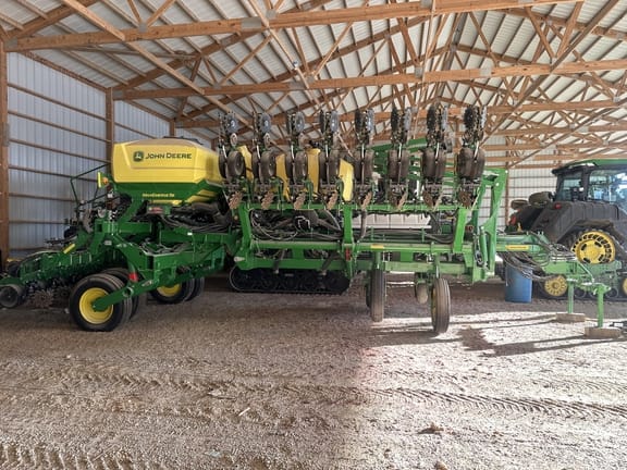 2024 John Deere 1795 Equipment Image0