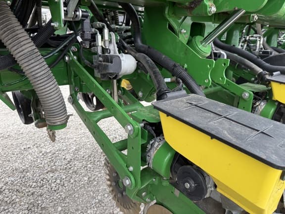 Image of John Deere 1795 equipment image 2