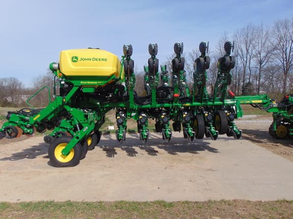 Image of John Deere 1795 equipment image 4