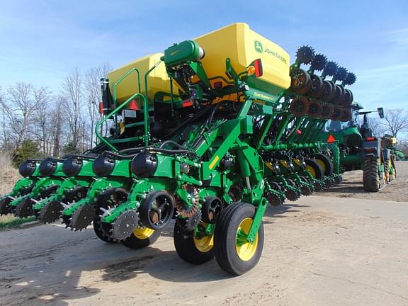 Image of John Deere 1795 equipment image 4