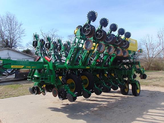 Image of John Deere 1795 equipment image 2