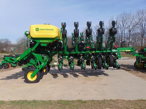 Image of John Deere 1795 equipment image 3