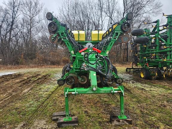 Image of John Deere 1795 equipment image 3