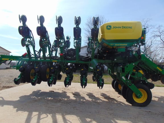 2024 John Deere 1795 Equipment Image0